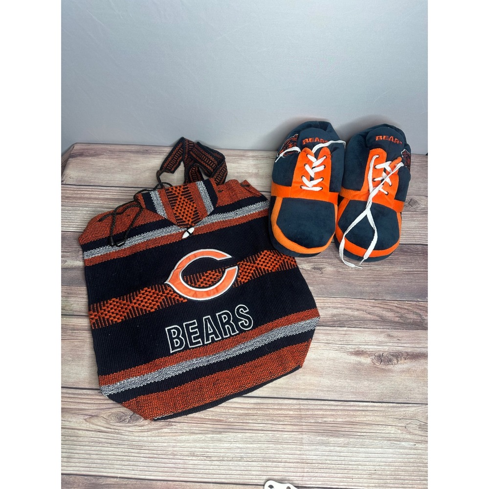 Chicago Bears NFL NFL Logo Slippers‎ and Woven Bag Set
